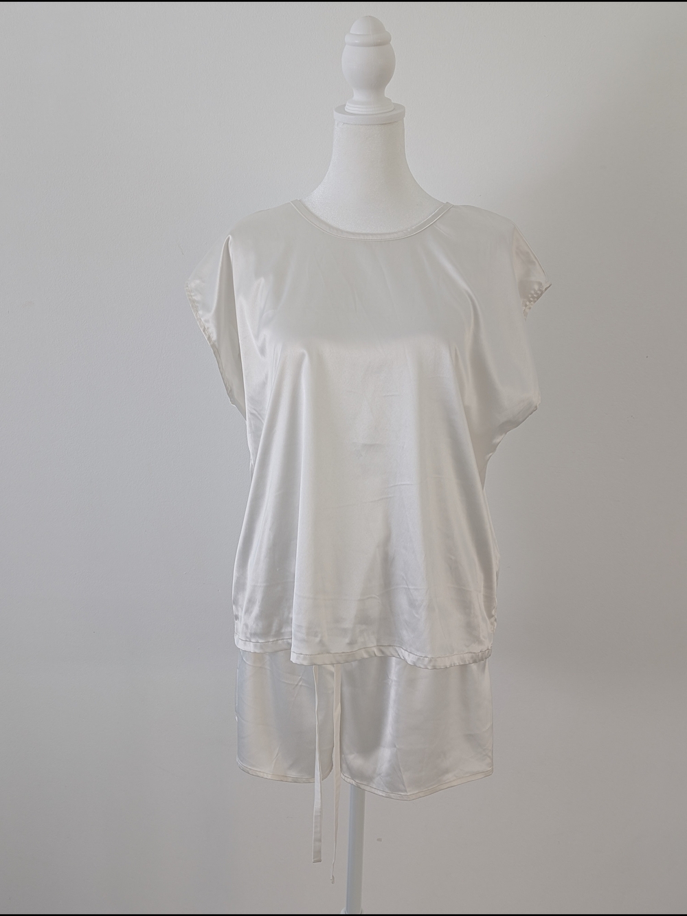 Hanky Panky Sleepwear Women L Cream Satin Short Sleeve Lounge Top Crewneck